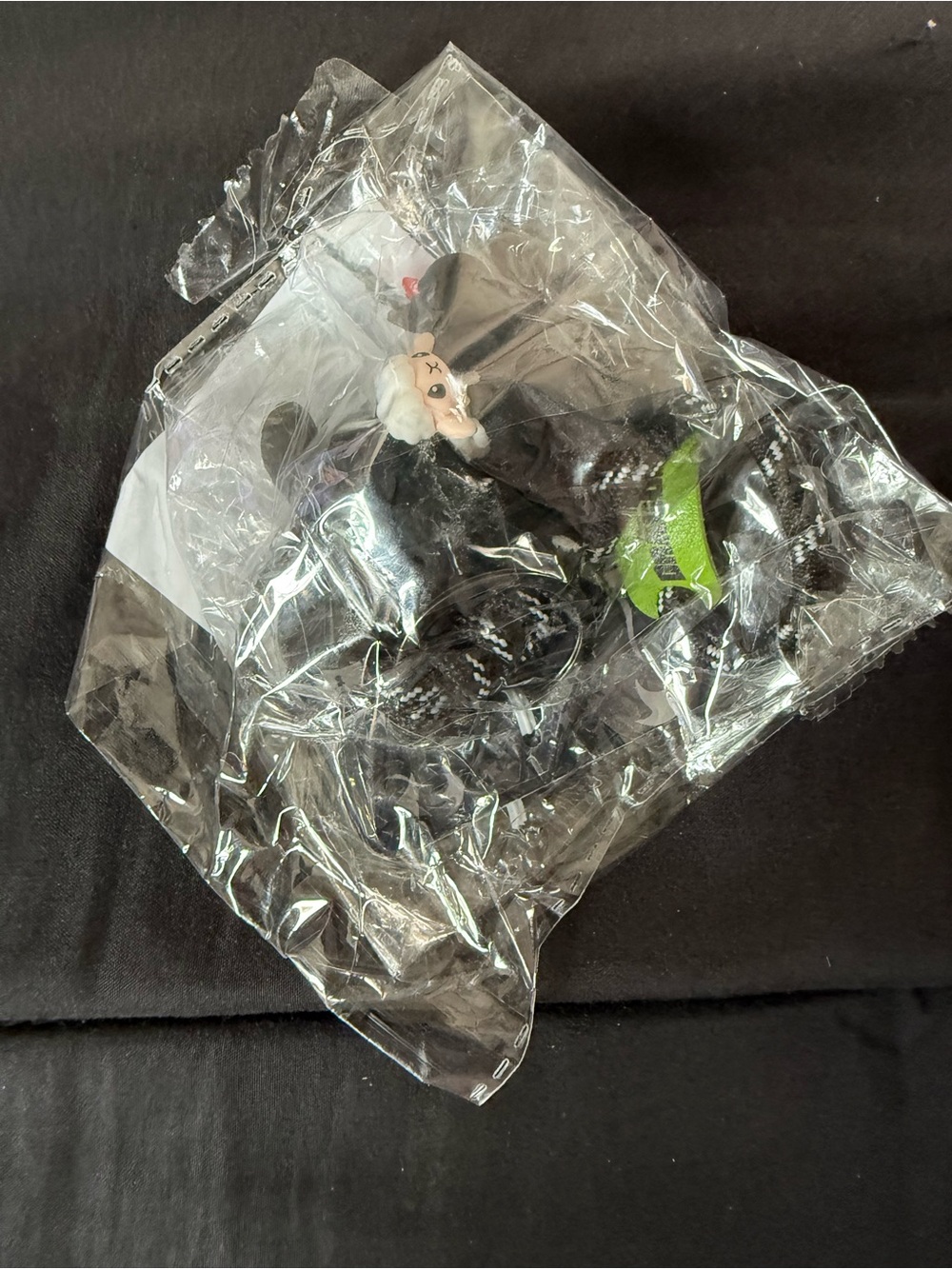 Toothless Keychain - Picture 7 of 7
